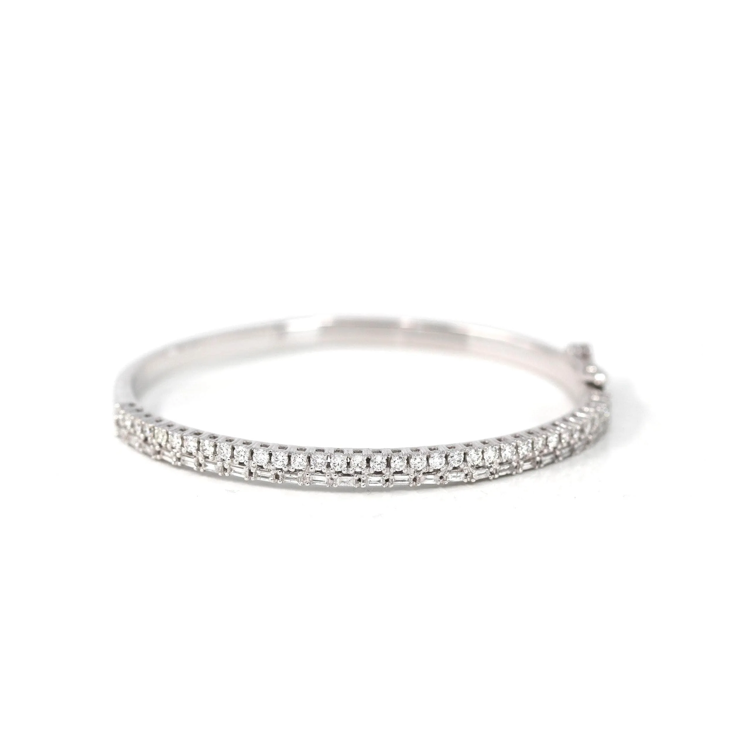 14k White Gold Diamond Oval Luxury Bangle Bracelet