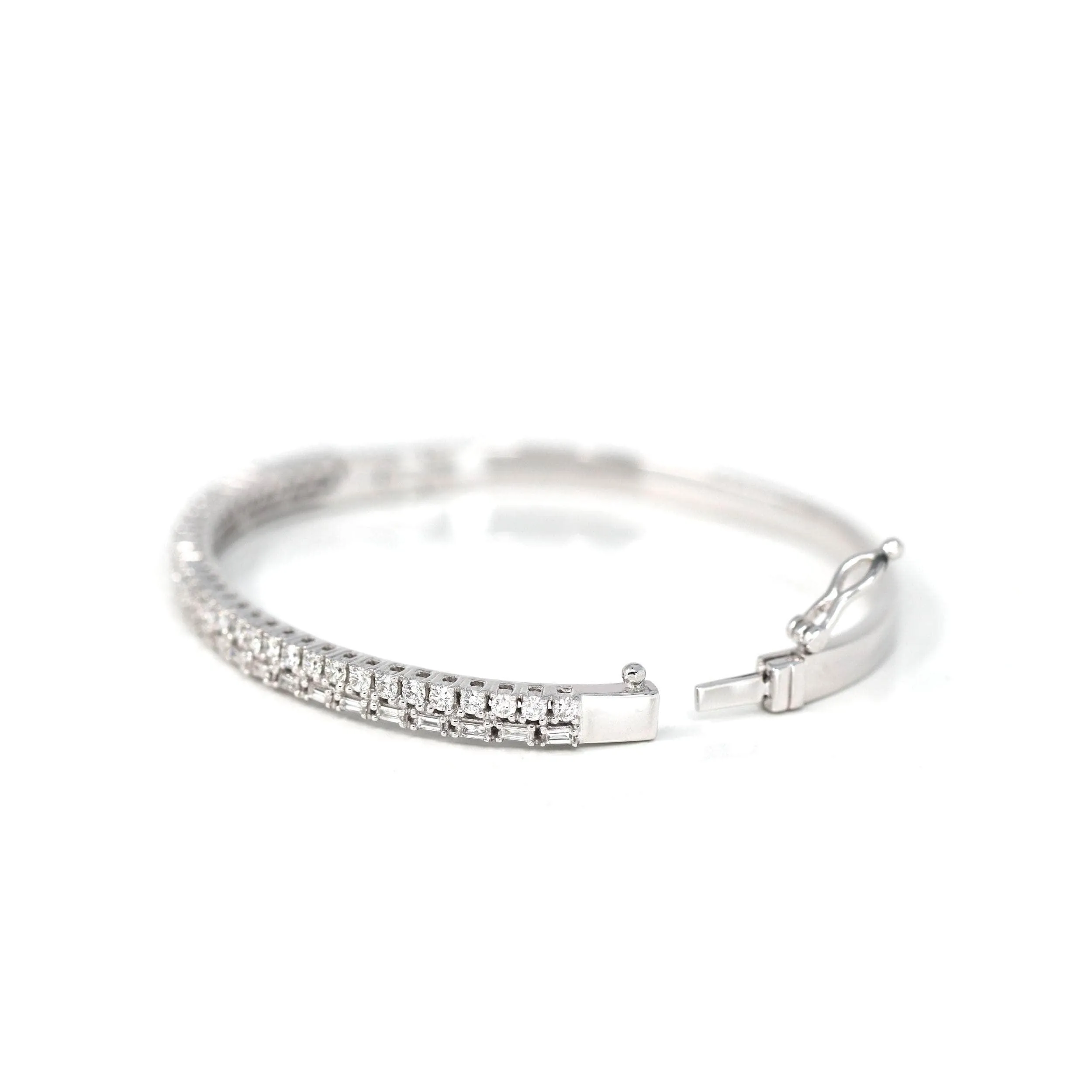 14k White Gold Diamond Oval Luxury Bangle Bracelet