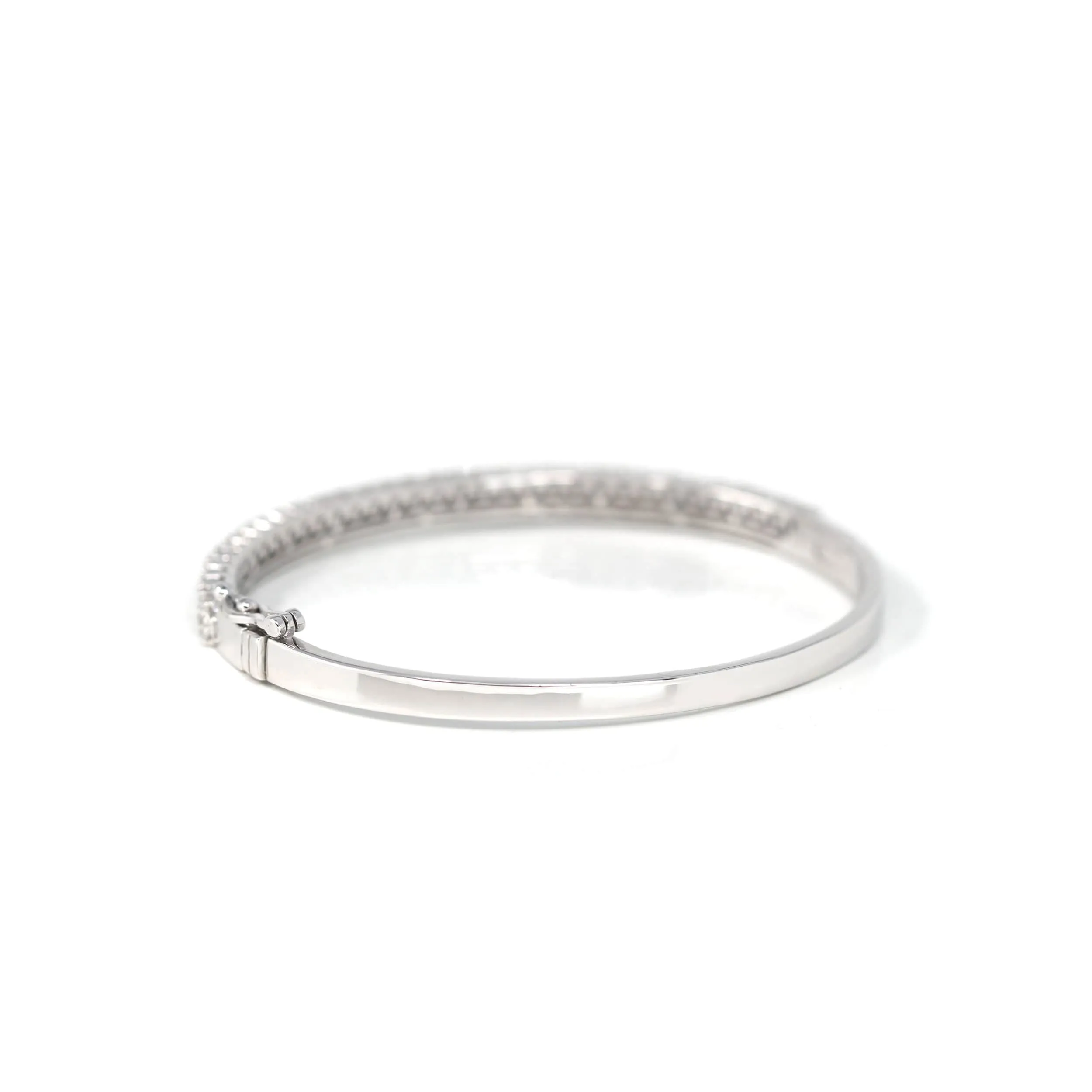14k White Gold Diamond Oval Luxury Bangle Bracelet