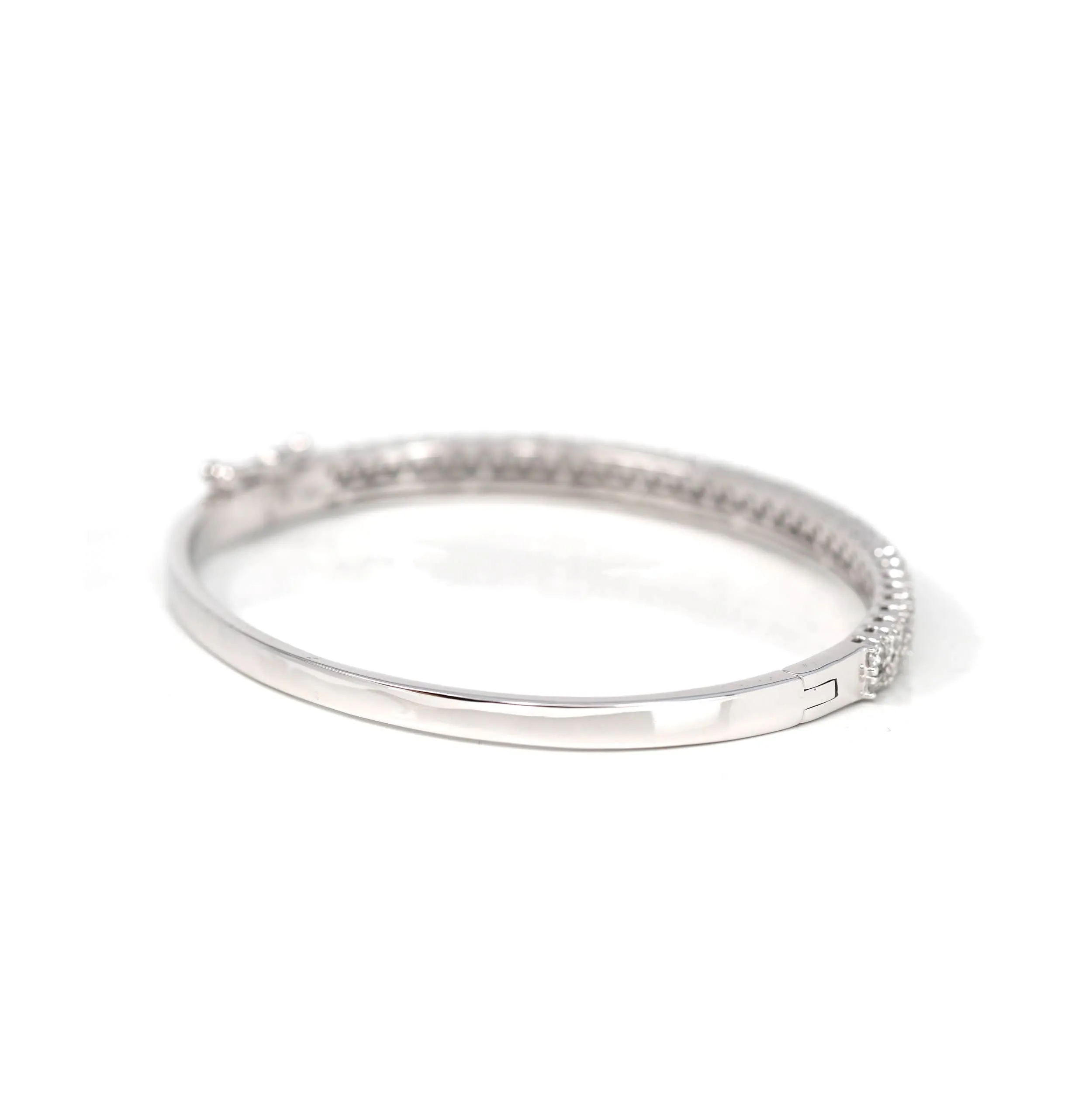14k White Gold Diamond Oval Luxury Bangle Bracelet