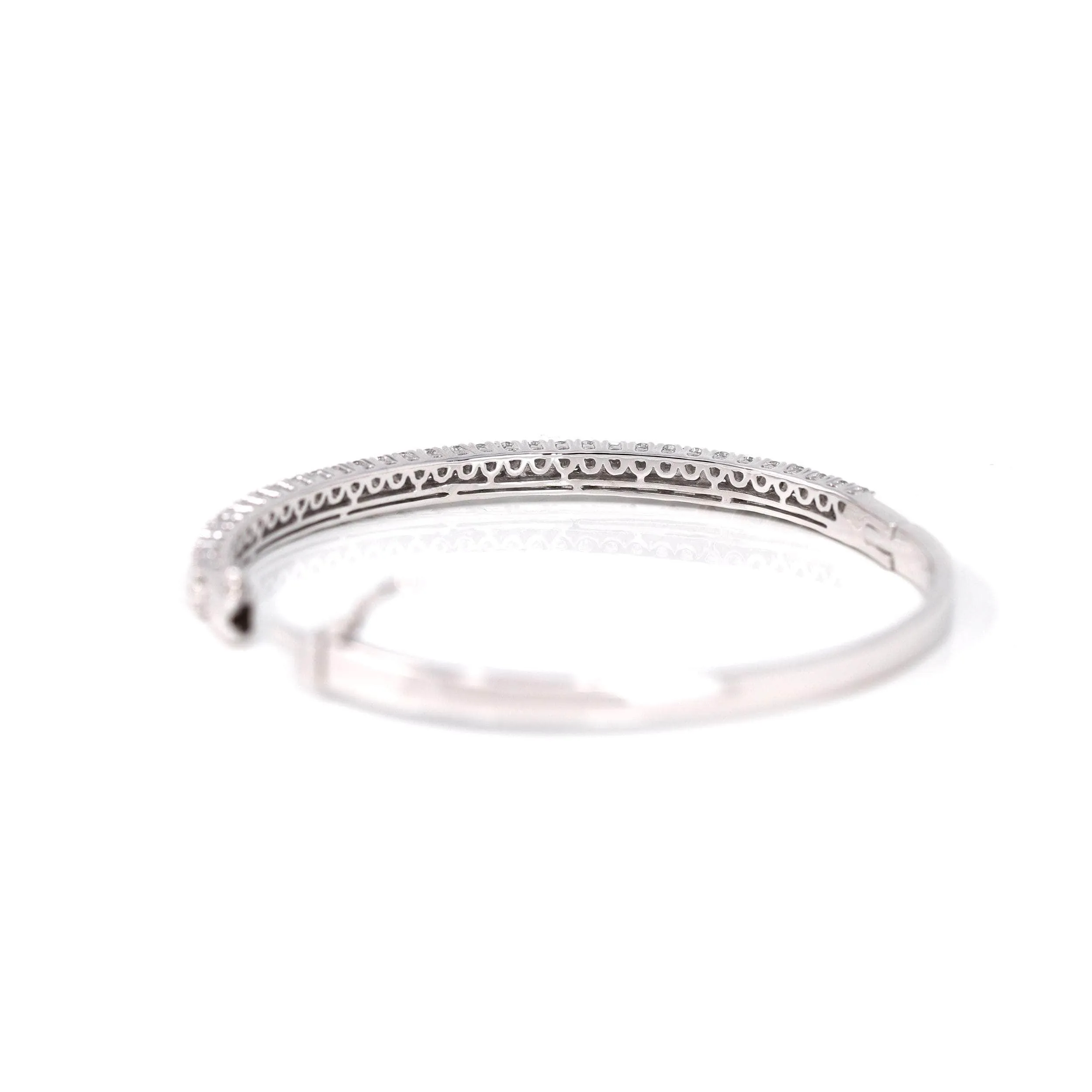 14k White Gold Diamond Oval Luxury Bangle Bracelet