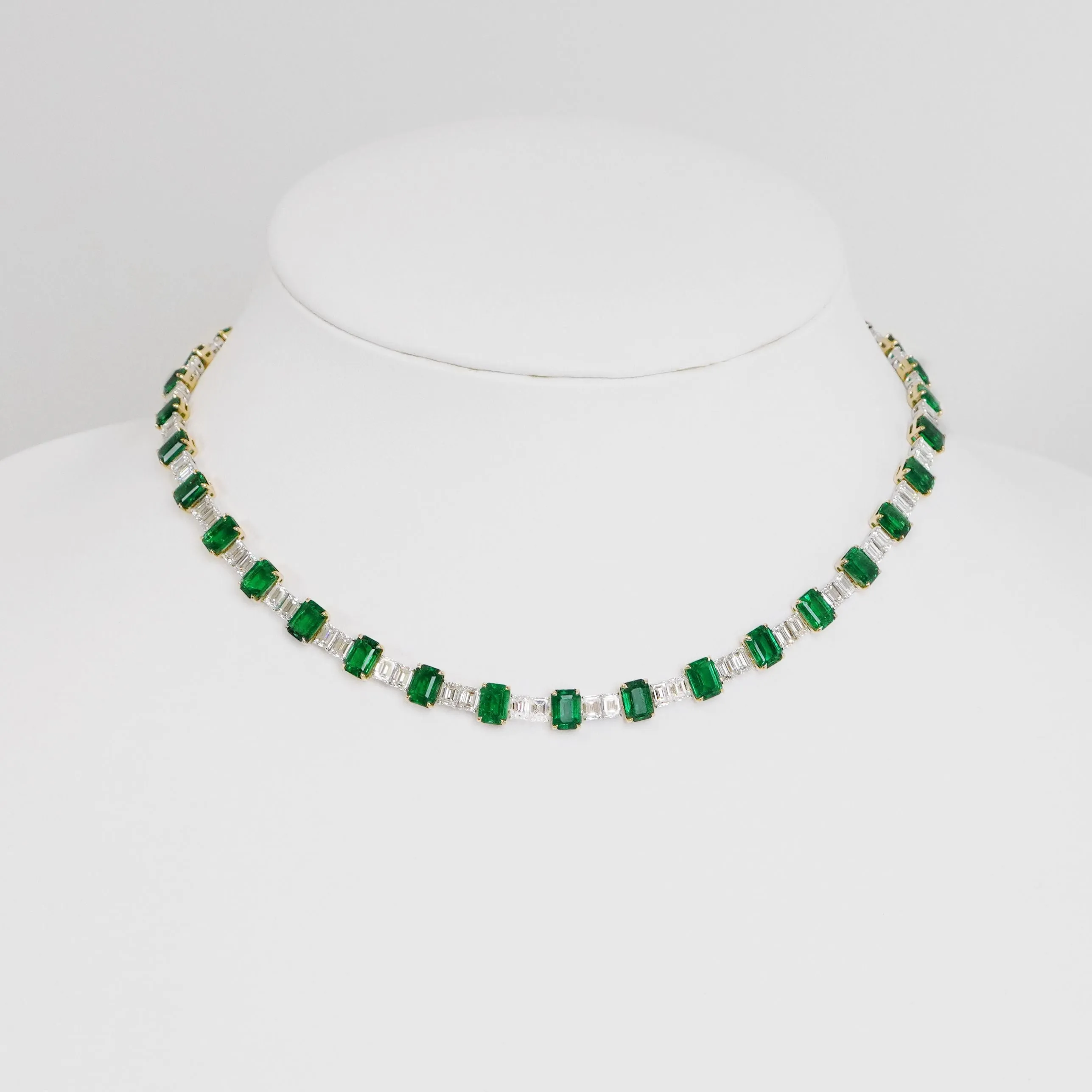 27.11 cts Emerald with Diamond Necklace (ENQUIRE)