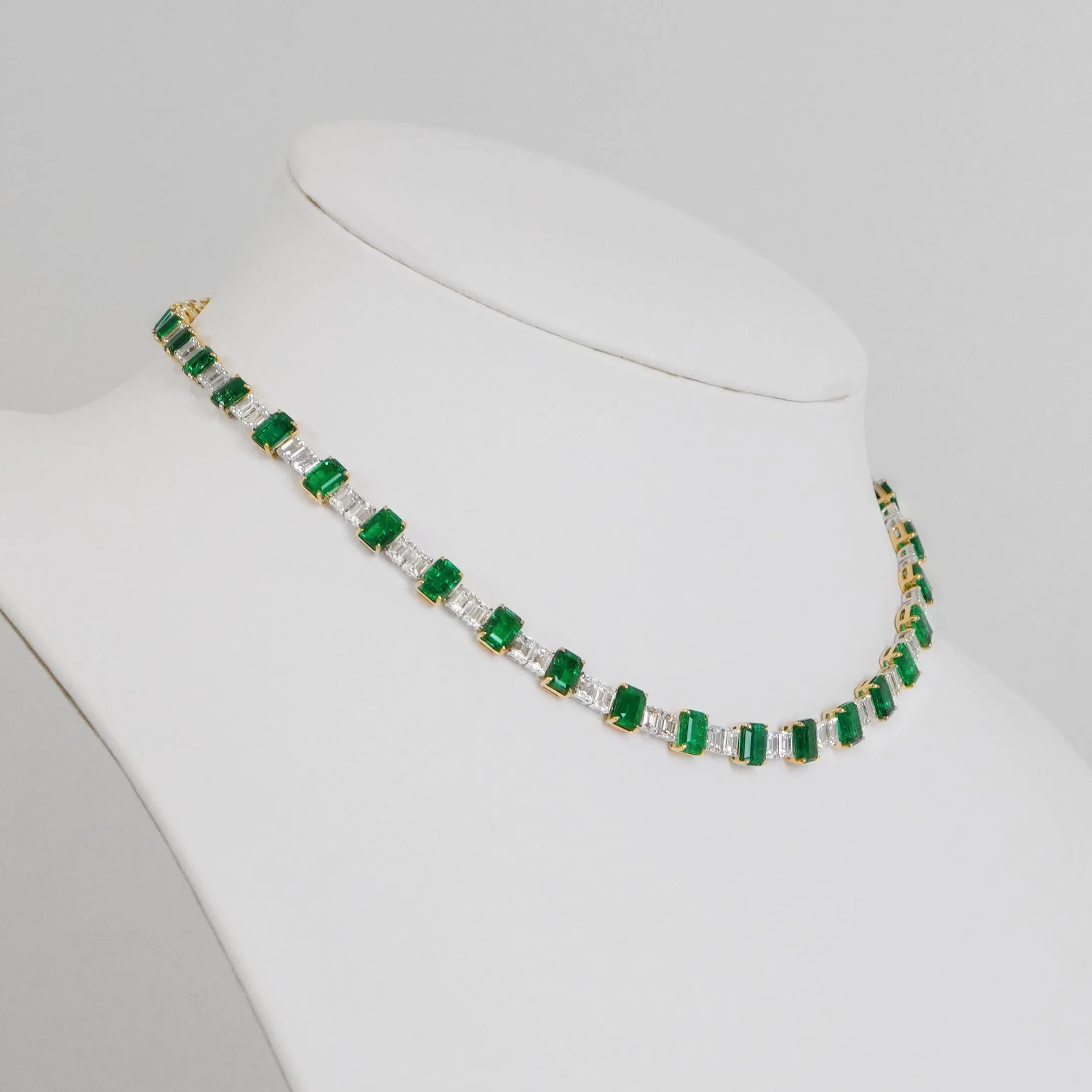 27.11 cts Emerald with Diamond Necklace (ENQUIRE)