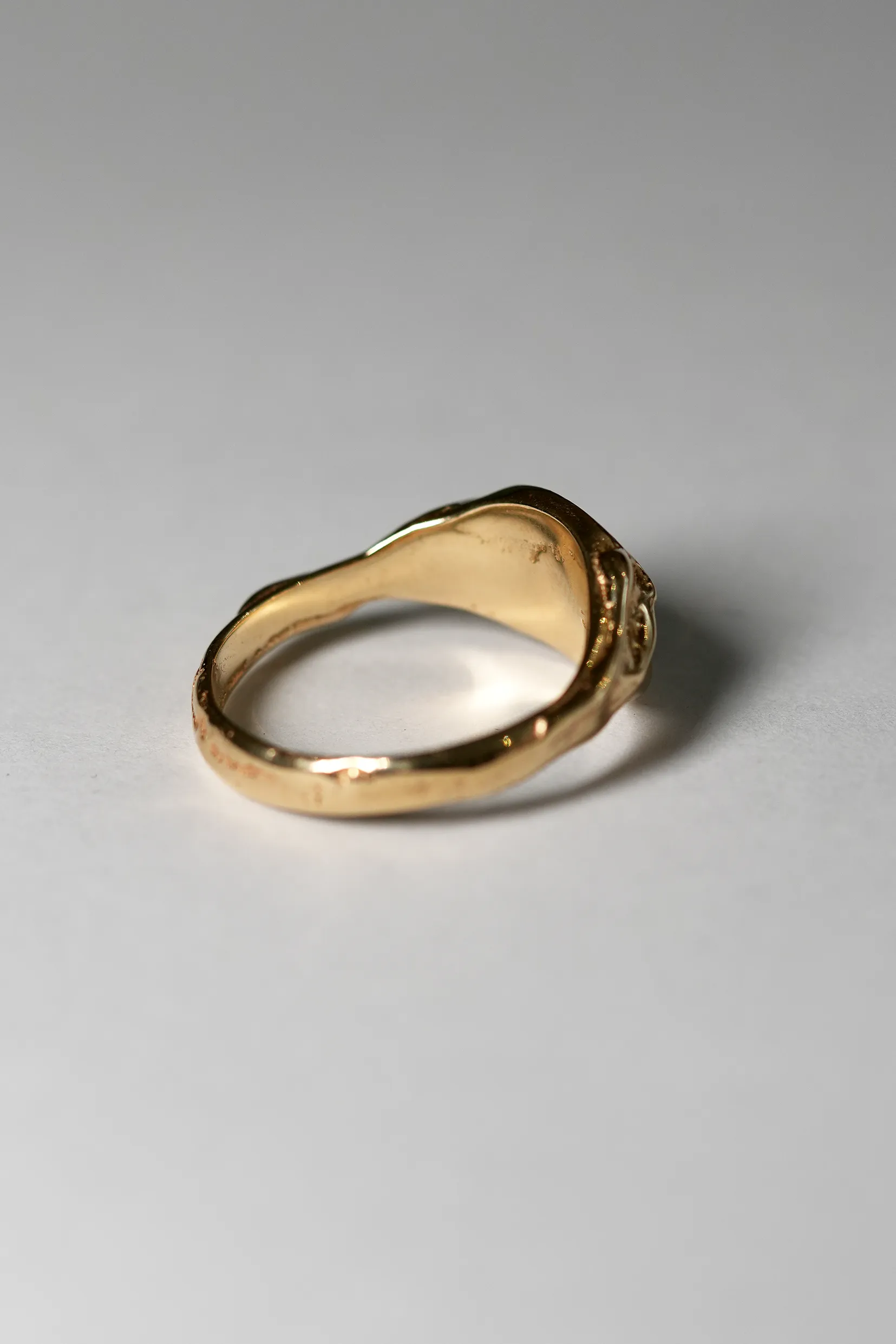Abstract Signet