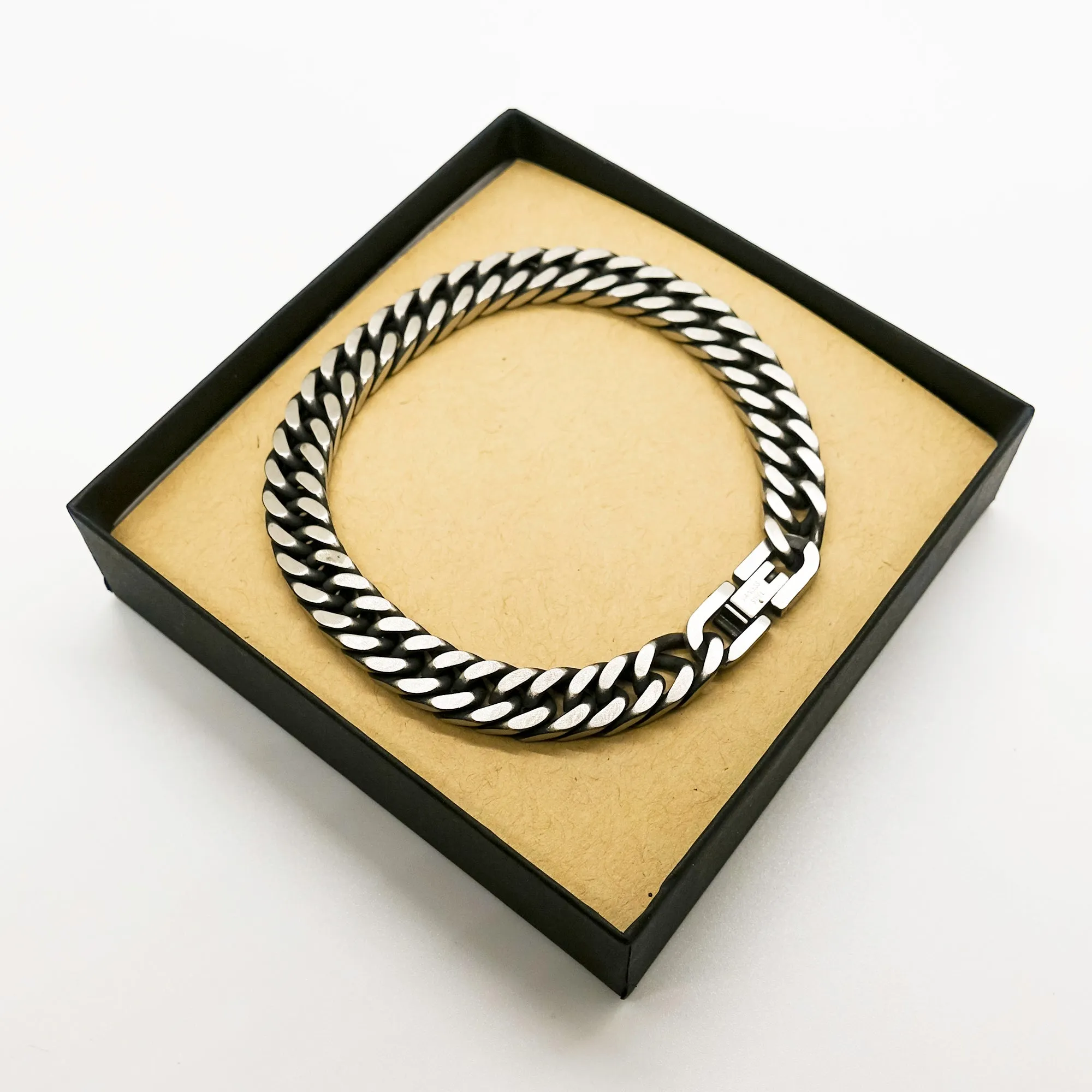 Abuela Gift. Birthday Meaningful Gifts for Abuela, To me You are the World. Standout Appreciation Gifts, Cuban Link Chain Bracelet with Message Card for Abuela