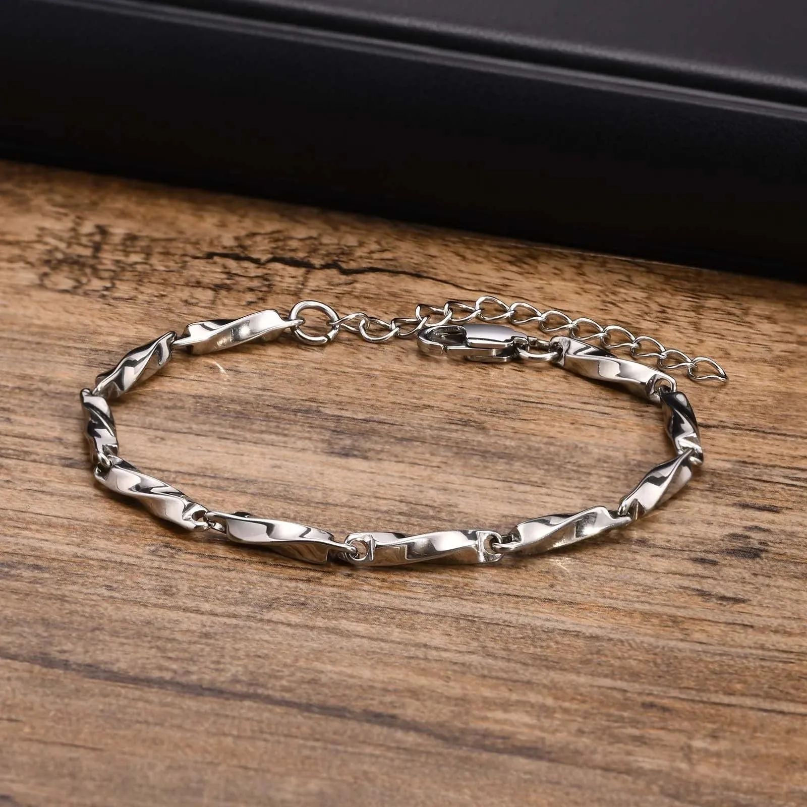 Cebrián Twisted Chain Bracelet