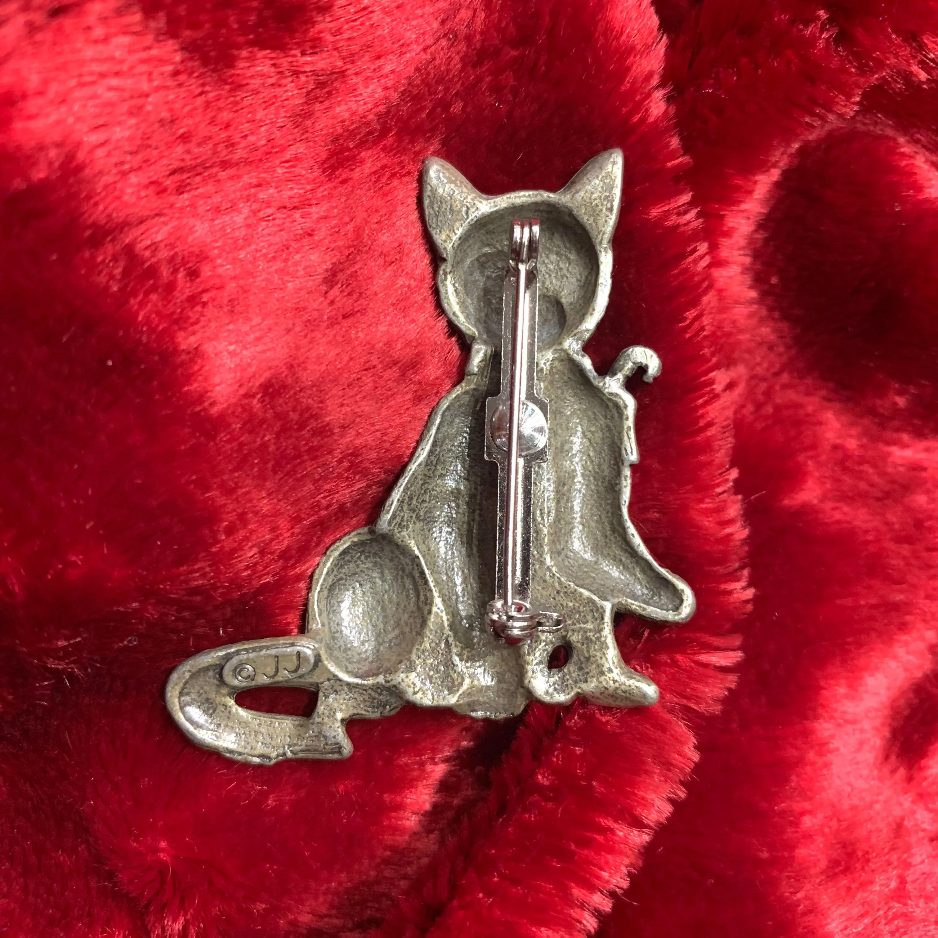 Christmas Cat brooch with stocking by JJ