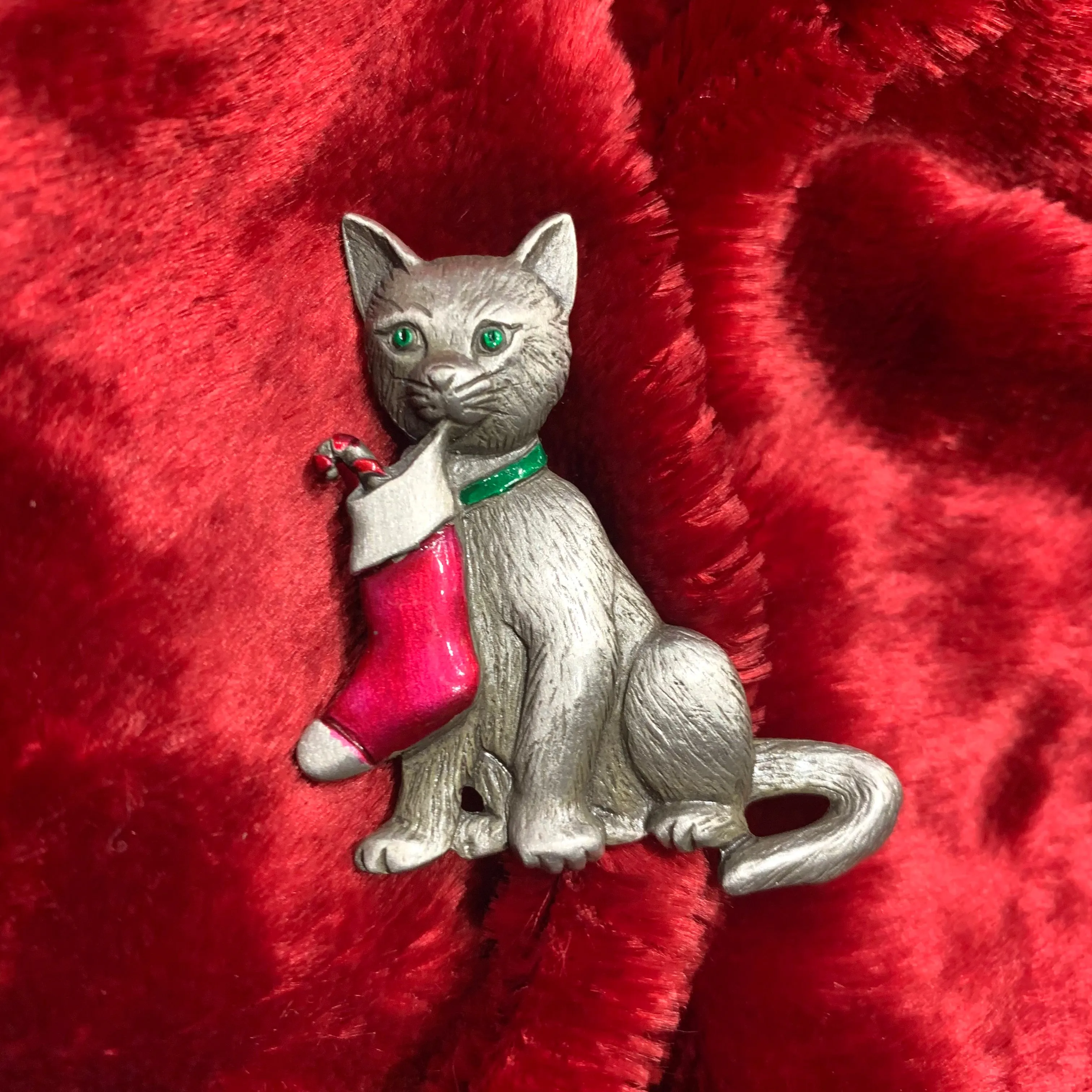 Christmas Cat brooch with stocking by JJ