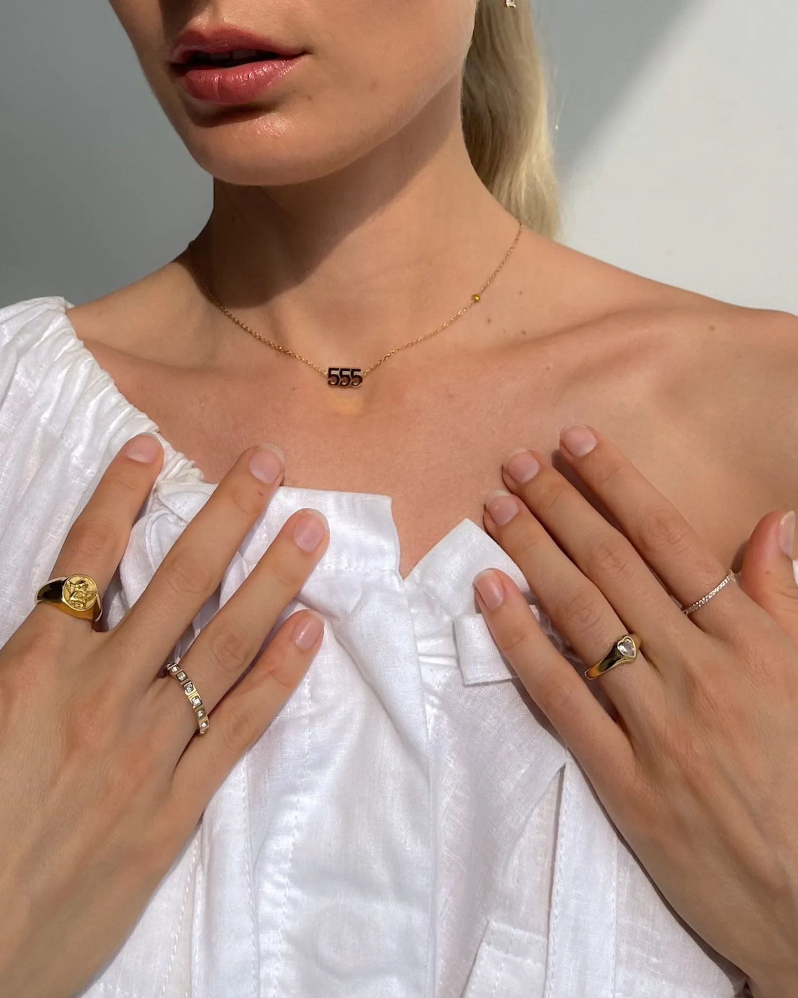 CUPID ROUND SIGNET RING GOLD