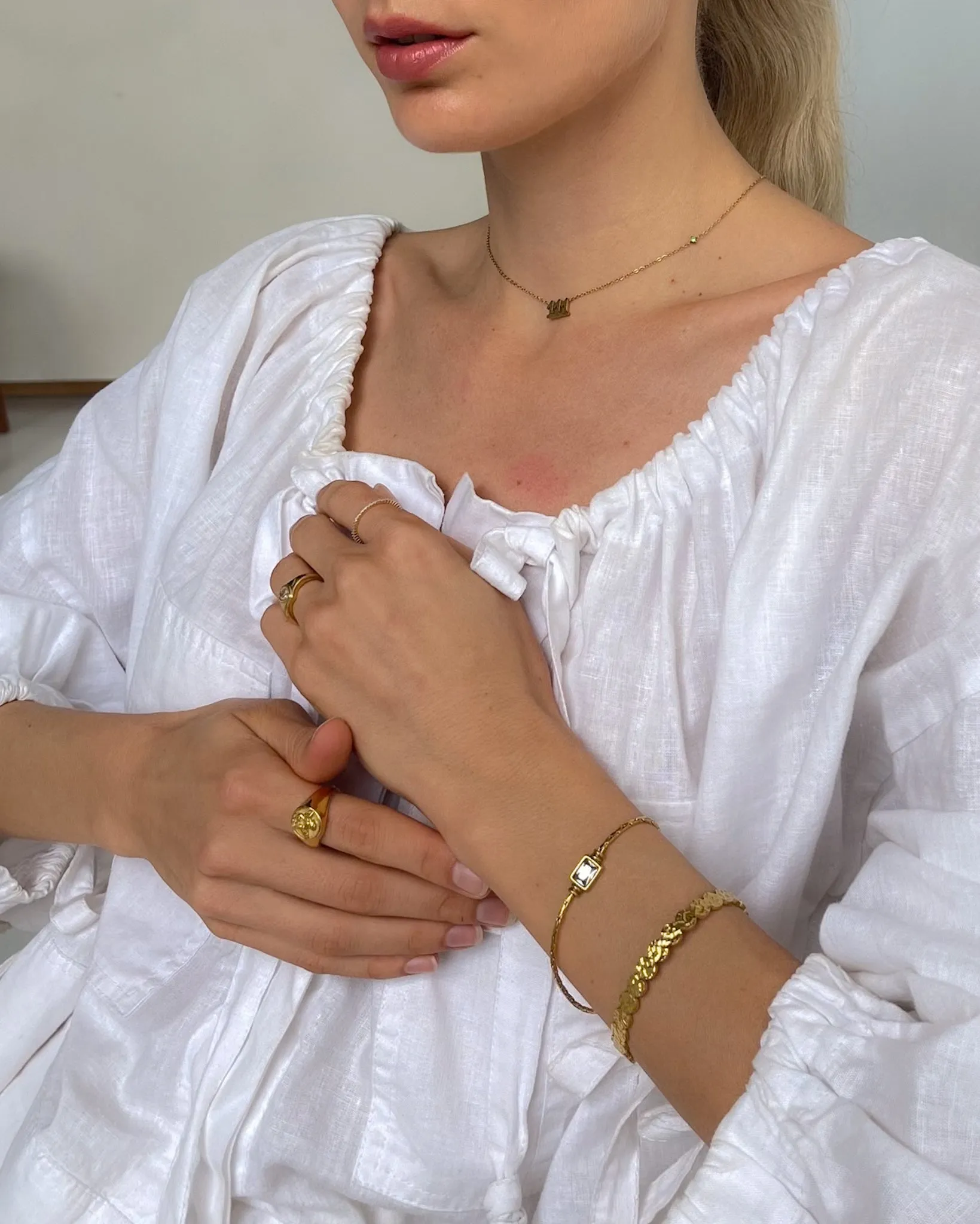 CUPID ROUND SIGNET RING GOLD