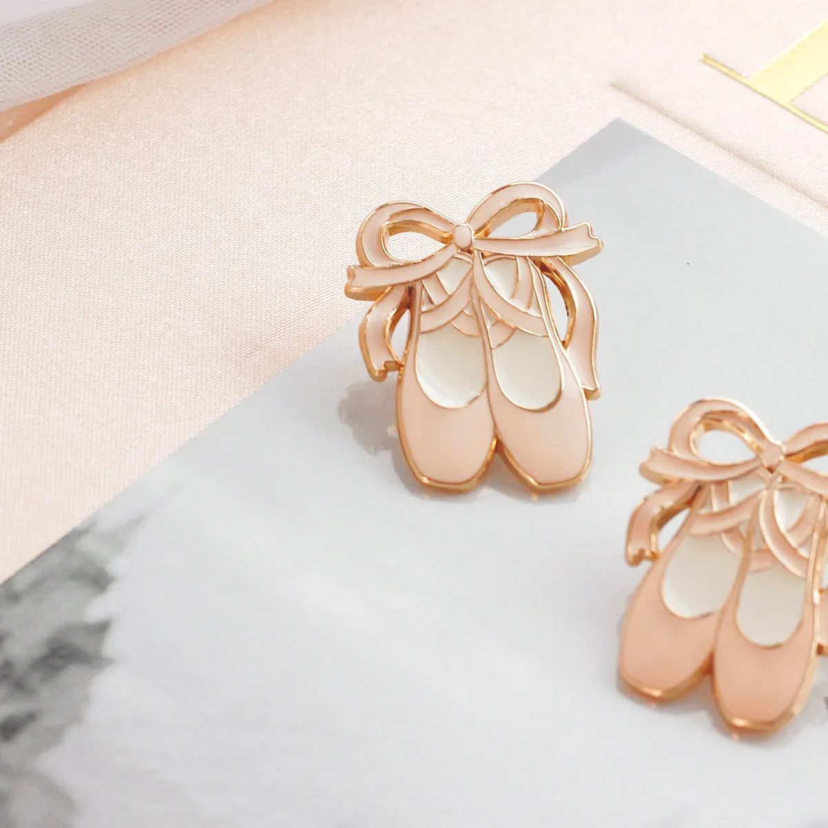 Exquisite Ballet Shoe Brooch