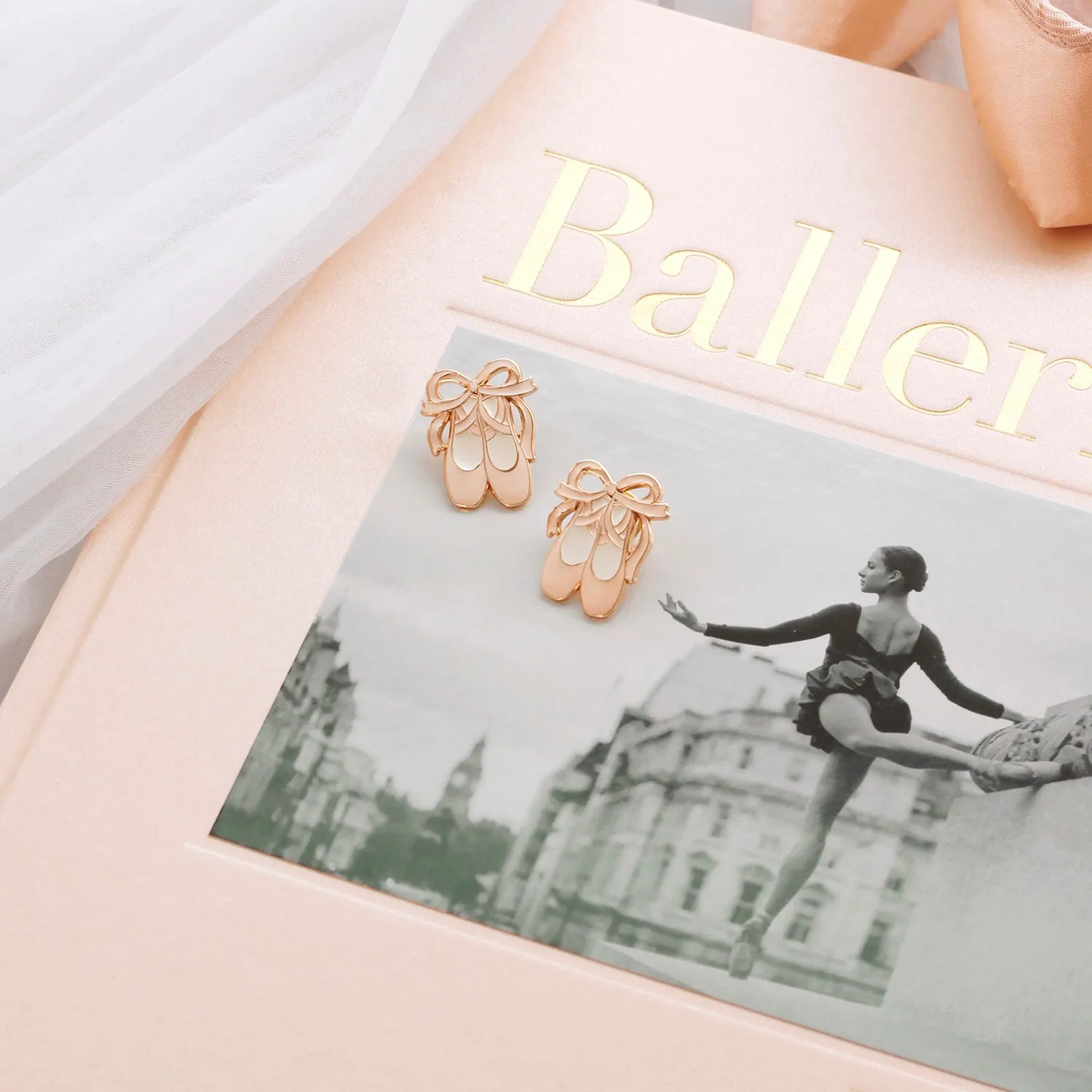 Exquisite Ballet Shoe Brooch