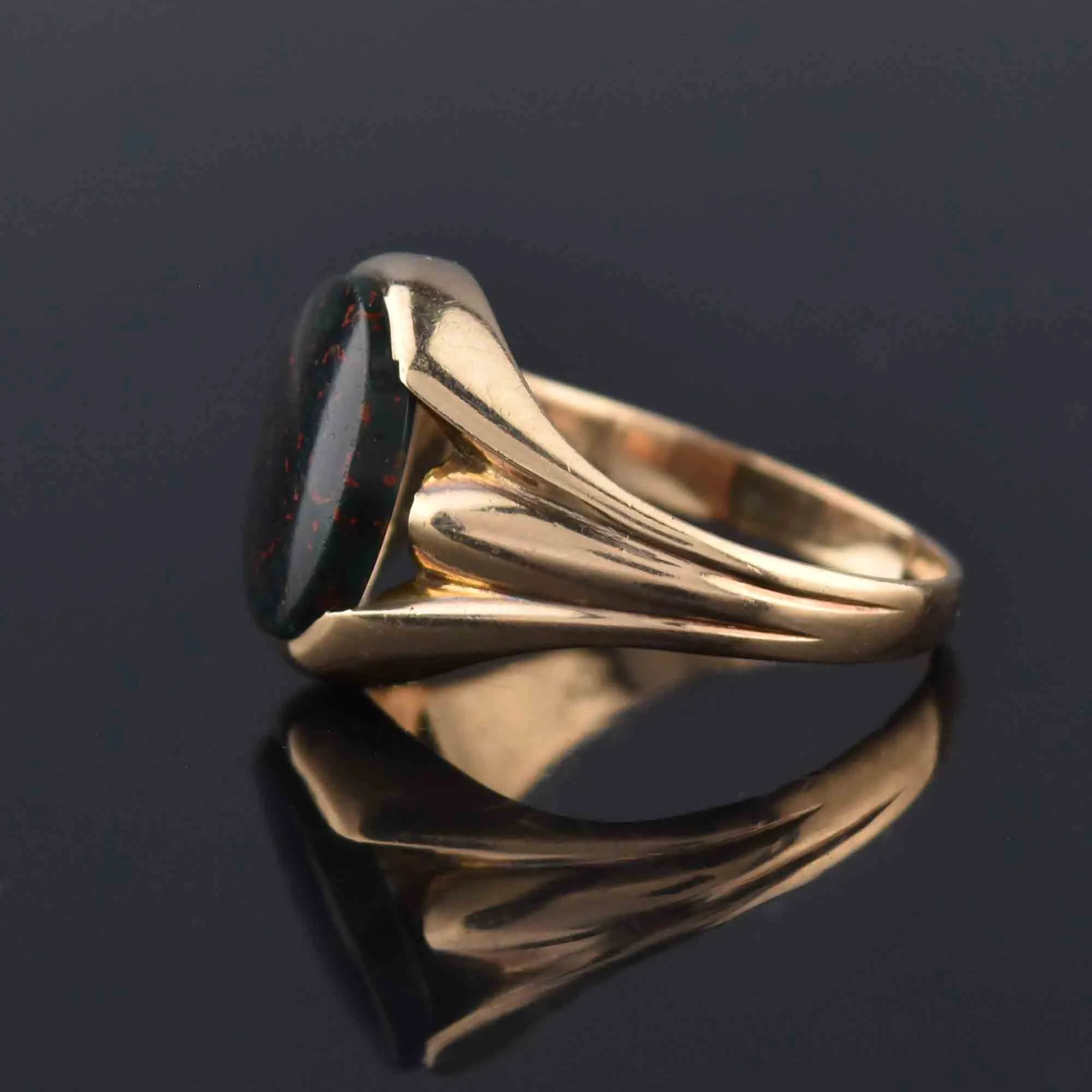 Mens Art Deco Gold Bloodstone Signet Ring
