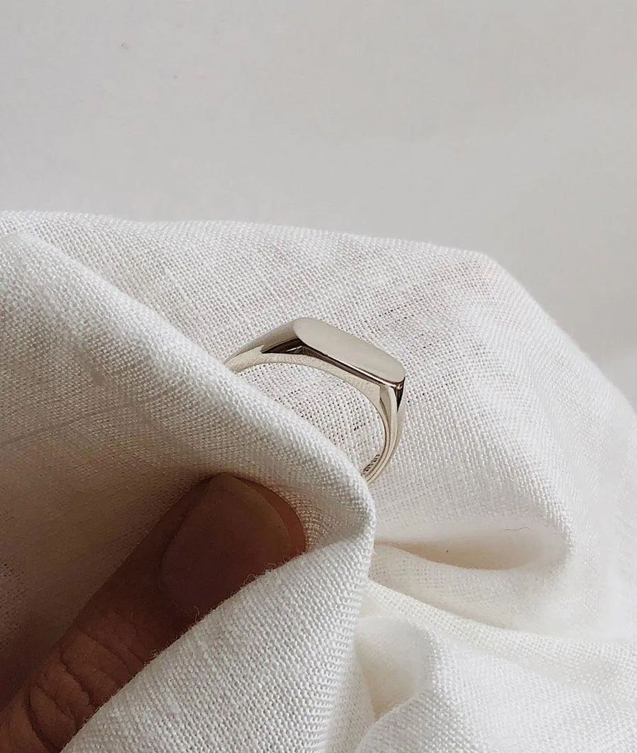 Men's Oval Signet