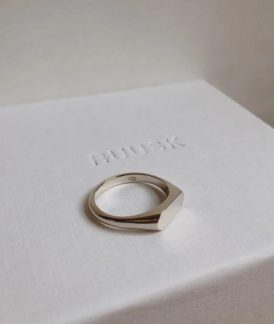 Men's Oval Signet