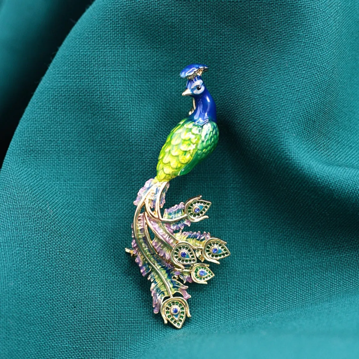 Peacock brooch by Bill Skinner