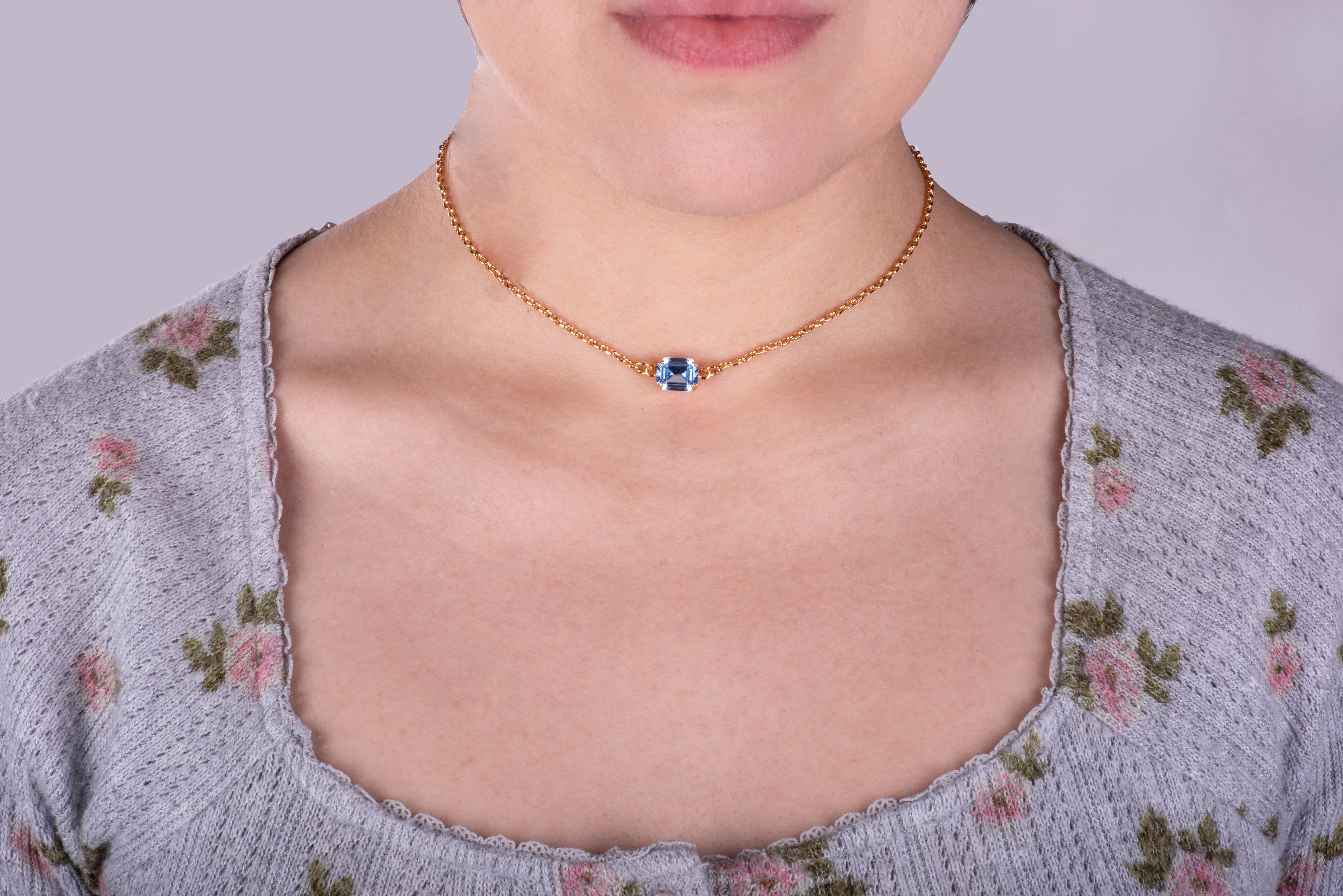 Small Emerald Choker Necklace in "Light Sapphire" - Yellow Gold