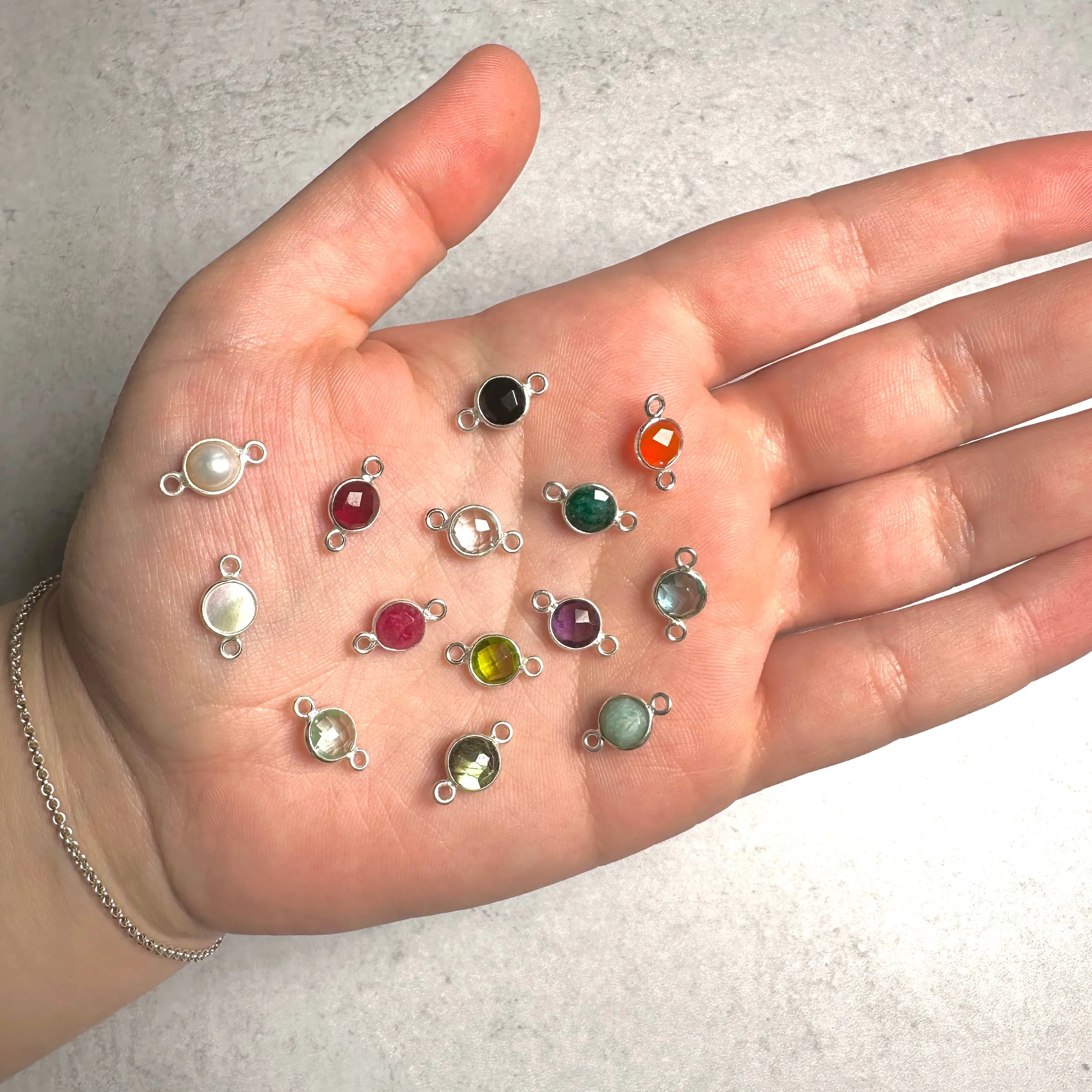 Small Round Channel Set Carnelian Connector