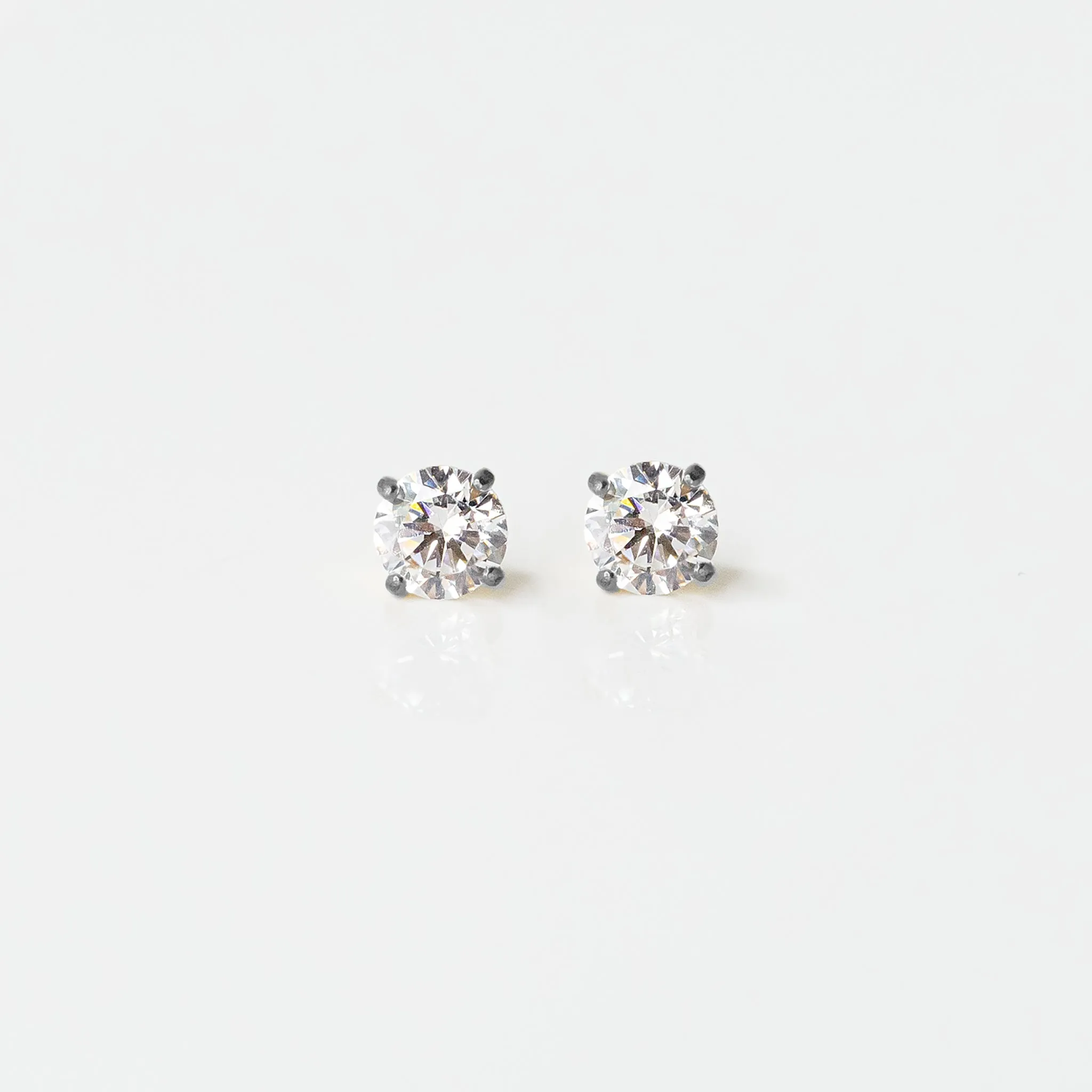Solitaire Flat Back Sleeper Earrings Set