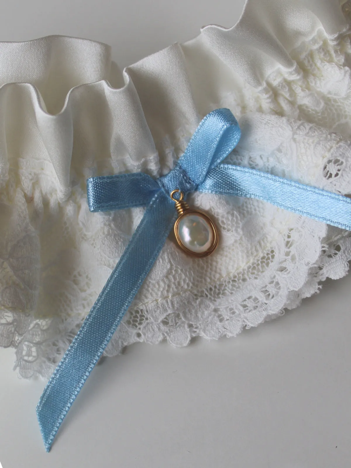 Sophie Luxury Ivory Silk & Lace Garter With Detachable Pendent