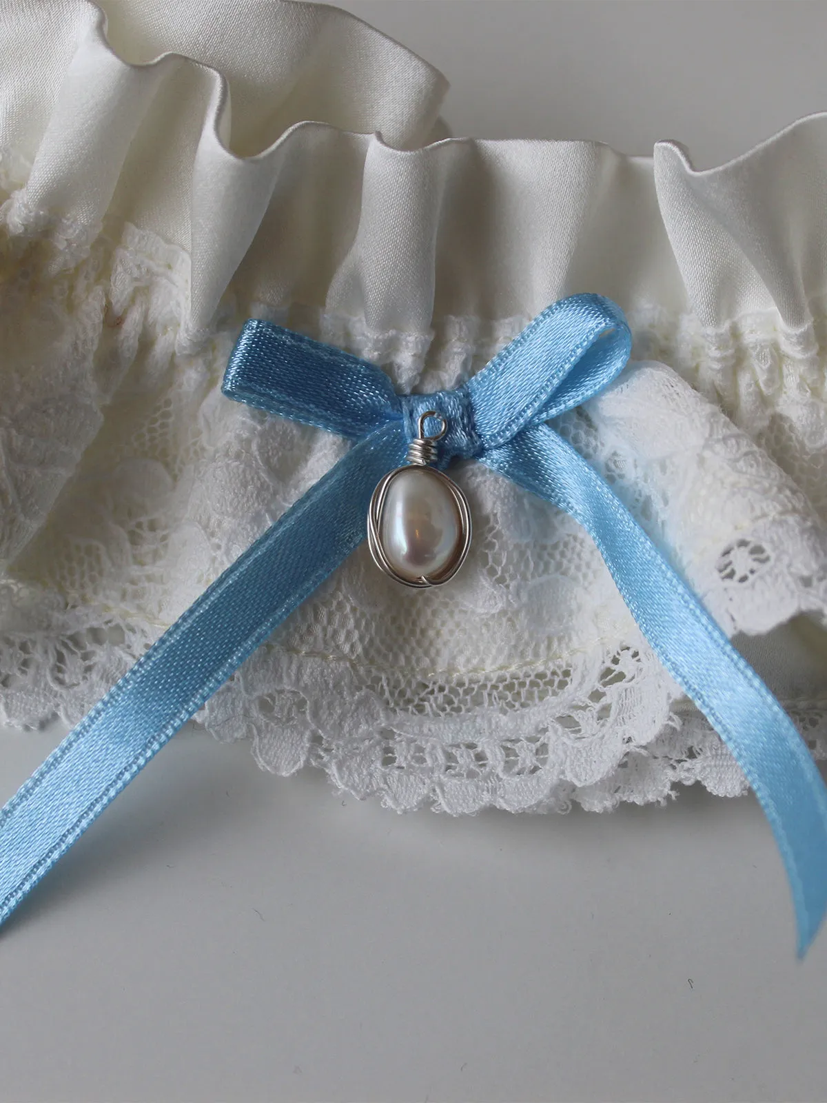 Sophie Luxury Ivory Silk & Lace Garter With Detachable Pendent