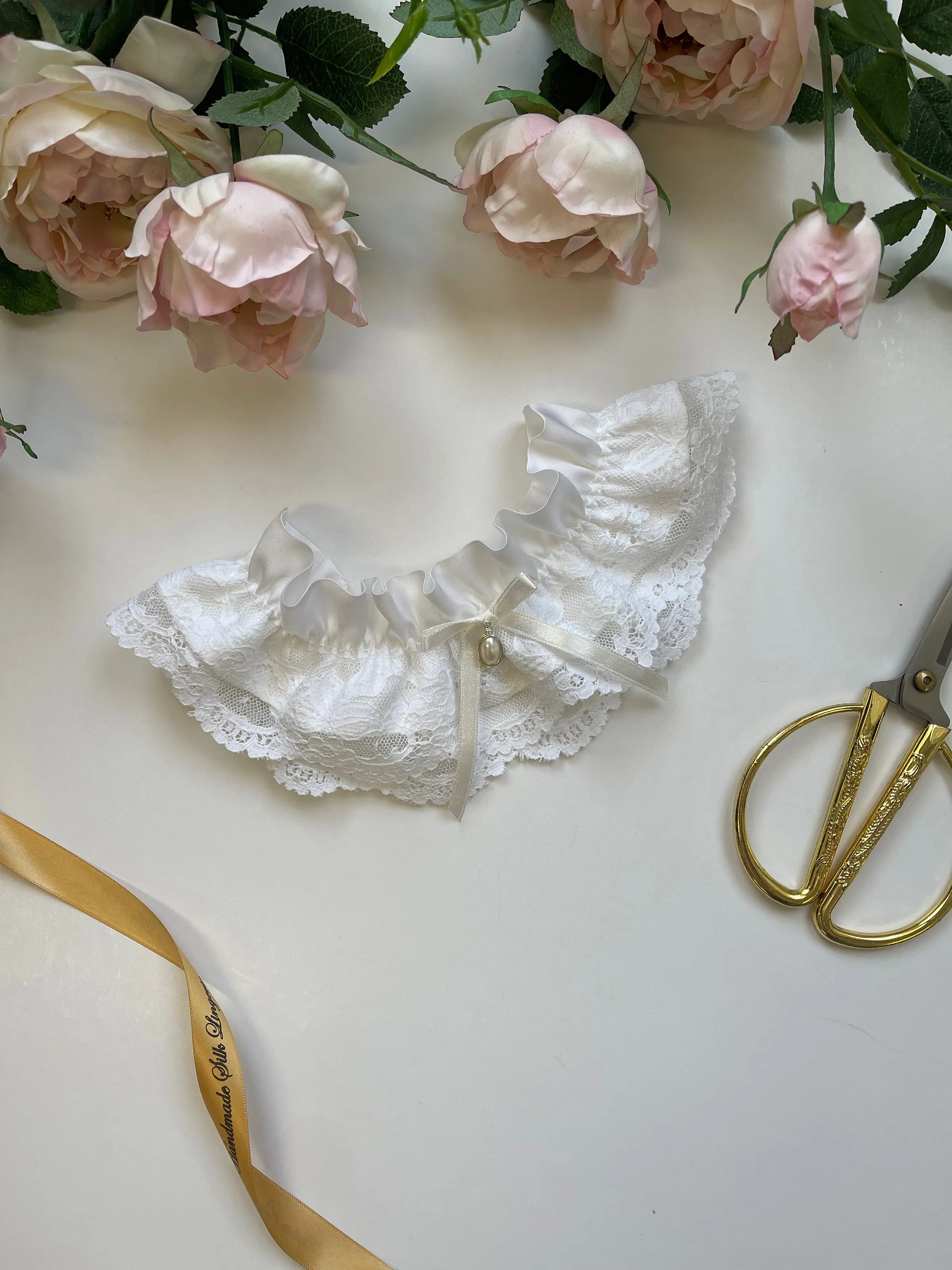 Sophie Luxury Ivory Silk & Lace Garter With Detachable Pendent