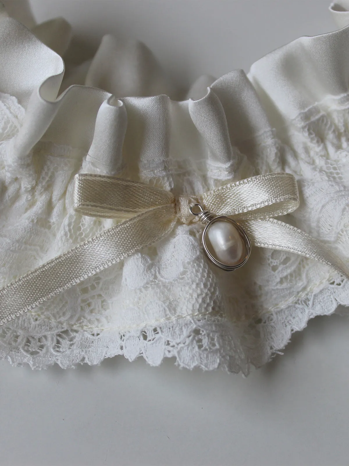 Sophie Luxury Ivory Silk & Lace Garter With Detachable Pendent
