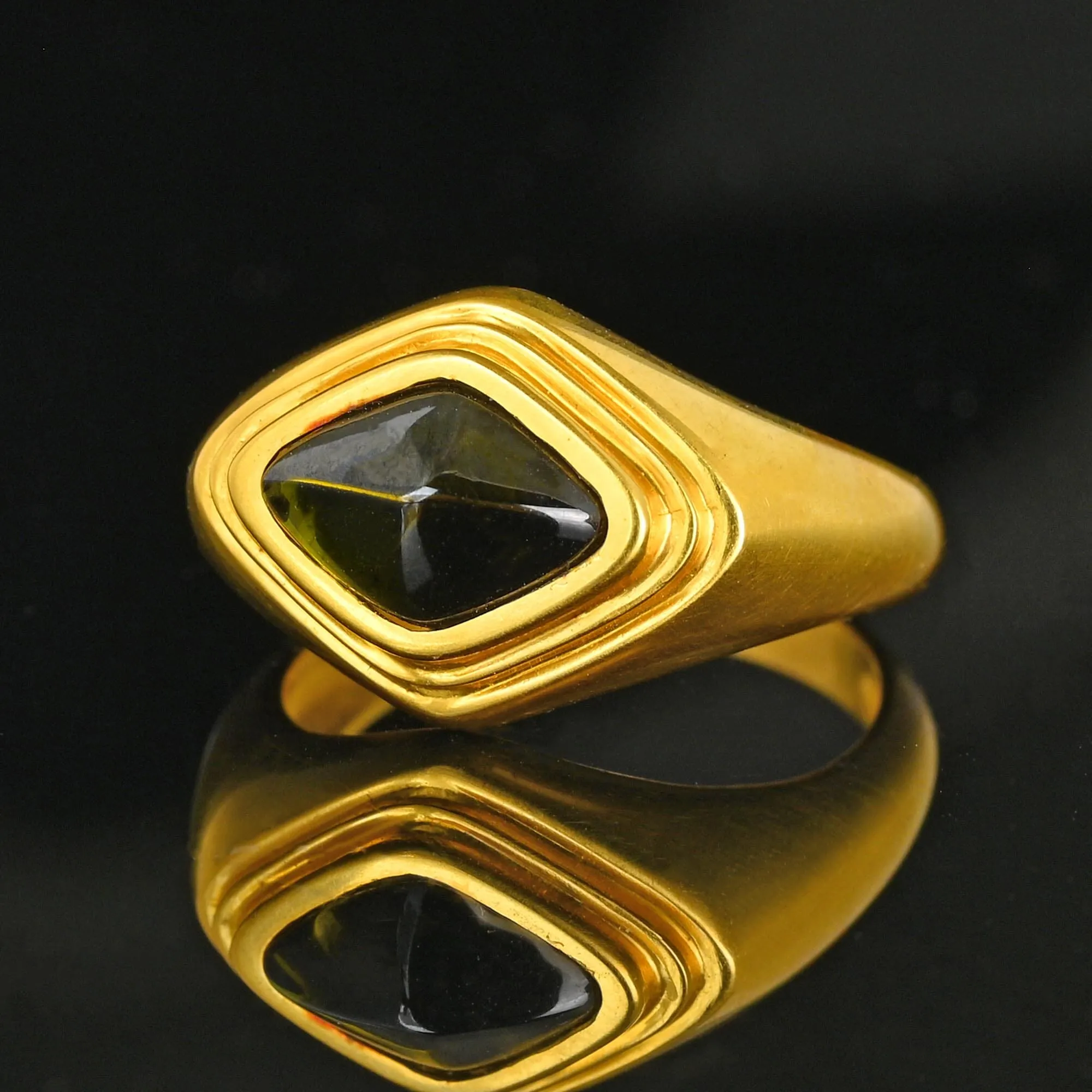 Vintage 14K Gold Sugarloaf Cabochon Green Tourmaline Ring
