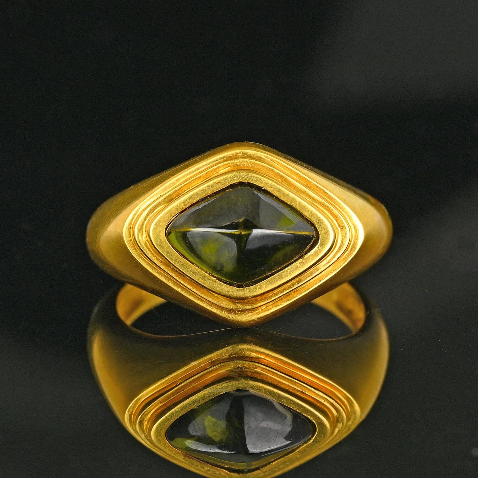 Vintage 14K Gold Sugarloaf Cabochon Green Tourmaline Ring