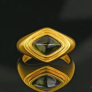 Vintage 14K Gold Sugarloaf Cabochon Green Tourmaline Ring