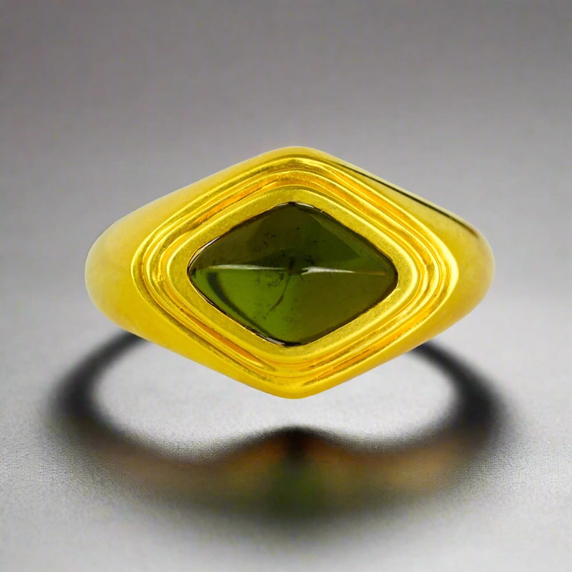 Vintage 14K Gold Sugarloaf Cabochon Green Tourmaline Ring